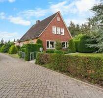 ~~Nicht neu, aber echt. Nicht perfekt, aber solide. Ein Stück Ostfriesland, das Platz lässt für das, was kommen soll.~~ - Südbrookmerland Theene