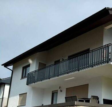West-Seite mit Terrasse und Balkon - 