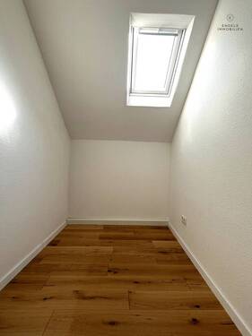 Ankleidezimmer oder Büro Dachgeschoss - 