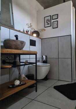 Bad Erdgeschoss mit Dusche - 1 Zimmer Einfamilienhaus in Roden