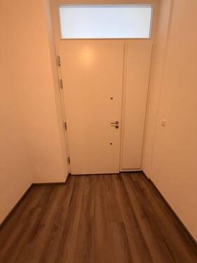 Eingangstüre von Innen - 2 Zimmer Etagenwohnung in Pforzheim