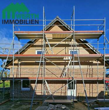 Südseite, DHH 1 - Giebel: Außenverkleidung fertig! KfW 40, ca. 110 m², 5 Zimmer