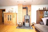 Holzofen im Wohn- und Essbereich - 