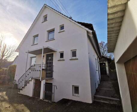 Haus und Nebeneingang - 6 Zimmer Doppelhaushälfte zum Kaufen in Aspach