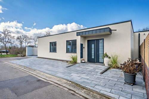 Front - 9 Zimmer Einfamilienhaus in Brühl