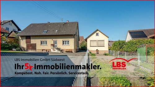 Hausansicht mit Zufahrt - Wohnhaus mit Werkstattgebäude in Eigeltingen