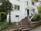 Hauseingang - Charmantes Wohnen: Altbau trifft Moderne in grüner Lage