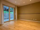 Schlafzimmer mit Zugang zur Terrasse - 