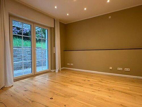 Schlafzimmer mit Zugang zur Terrasse - 