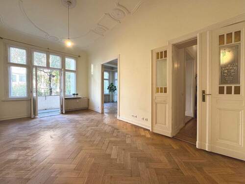 Wohnzimmer mit Balkon - 