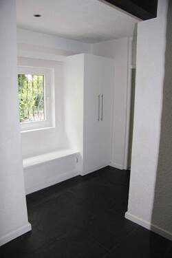 Eingangsdiele - 8 Zimmer Einfamilienhaus zur Miete in Friedrichsdorf