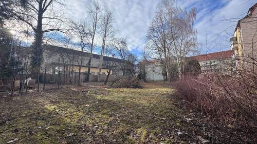 Blick in Garten - 2 Zimmer Etagenwohnung in Plauen