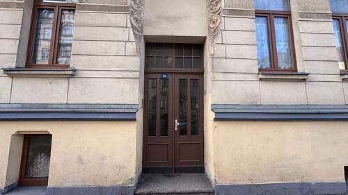 Hauseingang - Etagenwohnung mit 71,00 m&sup2; in Plauen zum Kaufen