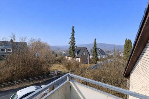 Blick vom Balkon - 9 Zimmer Mehrfamilienhaus, Wohnhaus in Diekholzen