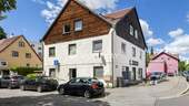 Außenansicht 3 - Solides Mehrfamilienhaus mit sechs Wohneinheiten, einer Gaststätte und Parkplätzen