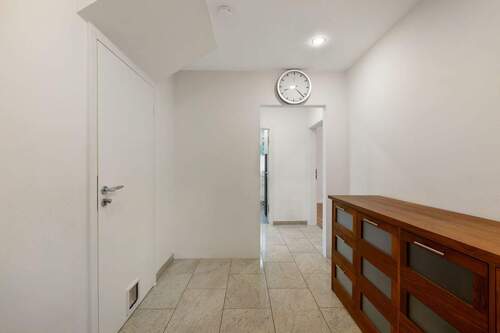 Flur - 7 Zimmer Einfamilienhaus in Velbert