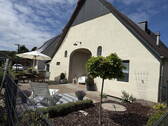 Vorgarten mit Morgensonne - 