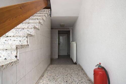 Hauseingang über das Kellergeschoss mit Büroräume - 6 Zimmer Einfamilienhaus zum Kaufen in Haßfurt
