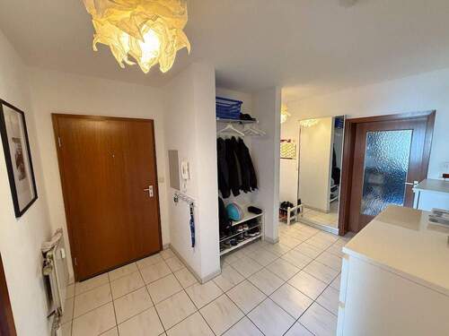 Eingangsbereich / Garderobe - 3 Zimmer Etagenwohnung zur Miete in Fürth