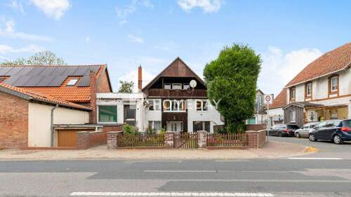 Außenansicht 1 - Großzügiges Einfamilienhaus mit charmantem Charakter und viel Platz für die Familie