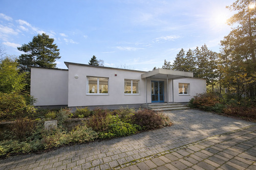 Fassade von der Straße KI - Einfamilienhaus mit 335,00 m&sup2; in Friesack zum Kaufen