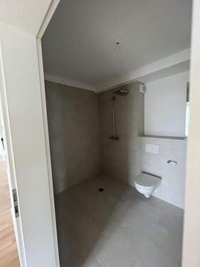 E7B2BD9F-E531-4816-8DCE-87C6C8 - 