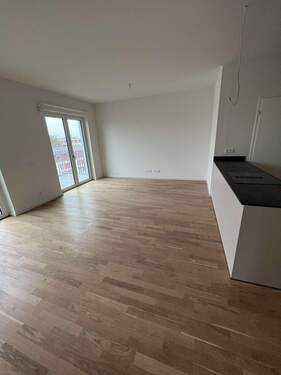 D4A3599F-6B62-4F37-8AB5-1A0BAF - 