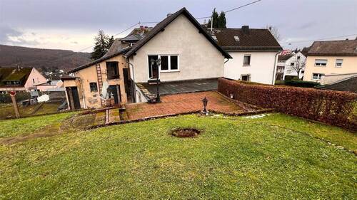 Seitenansicht mit Garten - 