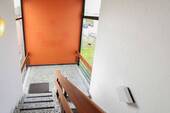 Gepflegtes helles Treppenhaus - 