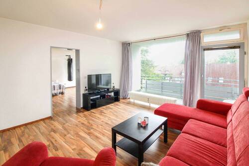 Sonnenbetupftes Wohnzimmer - 2 Zimmer Einfamilienhaus in Bergen