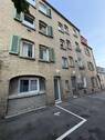 Parkplatz und Eingang - 