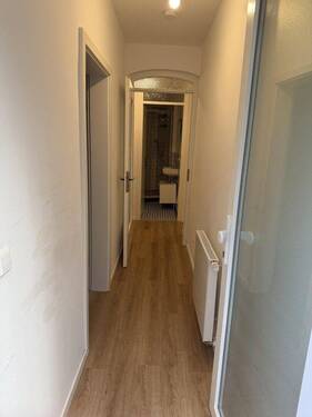 Wohnungseingang und Flur - Ruhige Altbauwohnung mit eigenem Grün