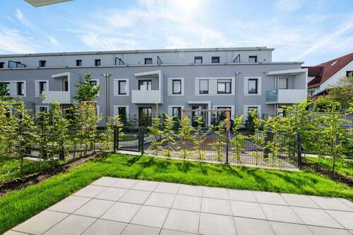 01_Ausblick von der Terrasse Wohnung 2_ZGS.jpg - Kompakte 2-Zimmer-Wohnung mit großzügiger Südwest-Terrasse