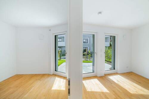 02_Blick in die 2 Zimmer der Wohnung 2_ZGS.jpg - 2 Zimmer Etagenwohnung zum Kaufen in Augsburg