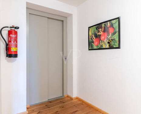 Fahrstuhl für die Gäste zum Hotelbereich - 