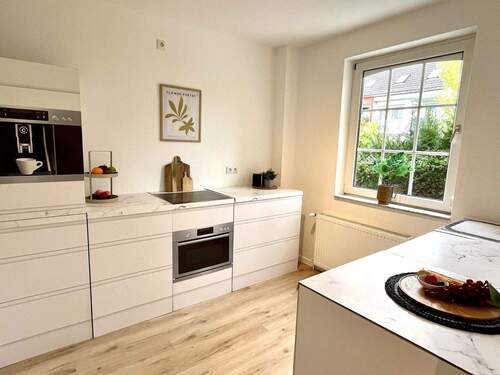 Küche mit Blick in Vorgarten - 4 Zimmer Reihenmittelhaus zum Kaufen in Bremen