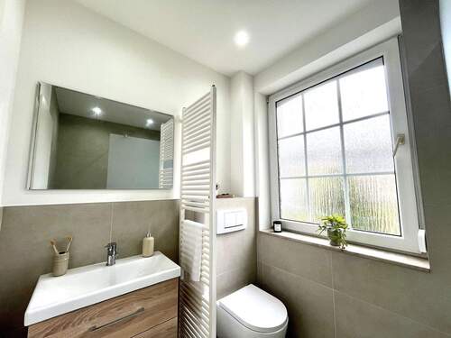 Tageslichtbad mit Dusche - Reihenmittelhaus mit 115,00 m&sup2; in Bremen zum Kaufen