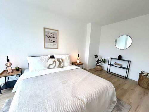 Helles, großes Schlafzimmer - 