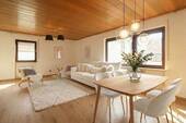 Wohnzimmer KI generiert - 3-Zimmer Wohnung mit Dachterrasse in Top Lage Seckbachs