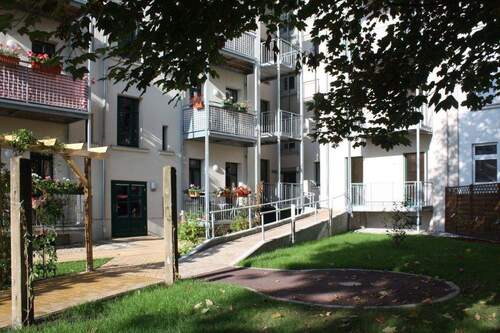 Hinterhof - Moderne 2-Zimmerwohnung mit Balkon und Barrierefreiheit in Mockau-Süd