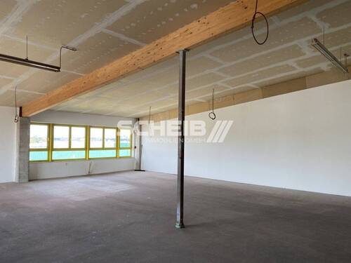 gute Raumhöhe - Büro in Crailsheim