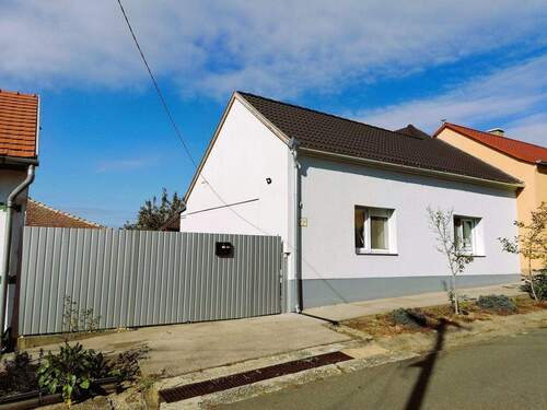  Haus - Ideales Haus für ein Ehepaar in Kaposvár – mit Garage, Werkstatt, zwei Abstellräumen und Garten – sofort bezugsfertig