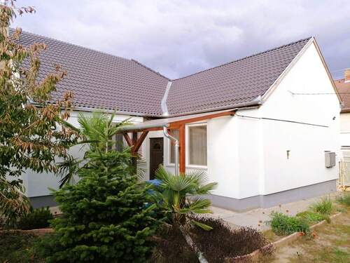 Eingang - Mehrfamilienhaus, Wohnhaus mit 86,00 m&sup2; in Kaposvár zum Kaufen