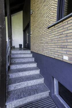 k-Hauseingang (1 von 1).jpg - 4 Zimmer Etagenwohnung zur Miete in Lustadt