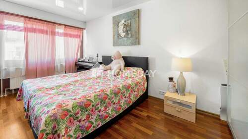 1. OG Schlafzimmer 1 - 