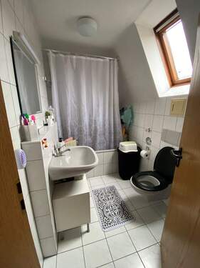 Wannenbad mit Fenster - 