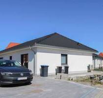Modernes Wohnen auf einer Ebene - Stilvoller Neubau-Bungalow in ruhiger Lage - Bitterfeld-Wolfen