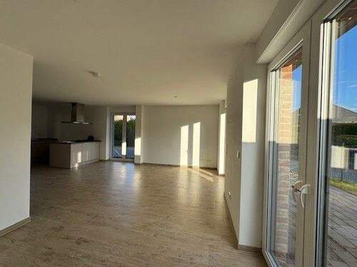 4. Wohn und Essbereich mit Küche - 4 Zimmer Doppelhaushälfte in Tangstedt