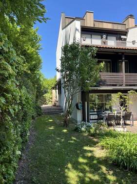 Terrassenansicht__ - **Komfortables REH mit EBK, herrlichem Garten und Garage in Neufahrn (S1)**