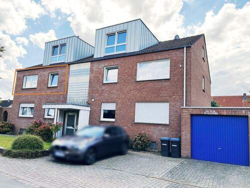 Straßenansicht mit Hauseingangsbereich - 3 Zimmer Etagenwohnung in Greven